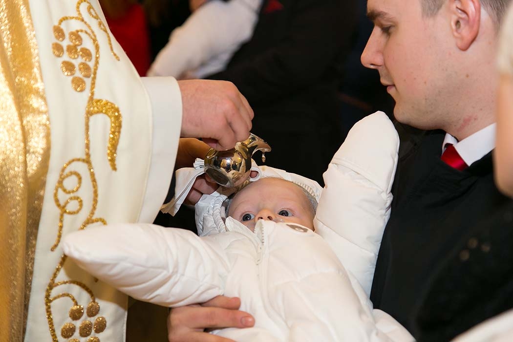 fotograf Koszalin,zdjęcia chrzest, chrzest w kościele,chrzciny