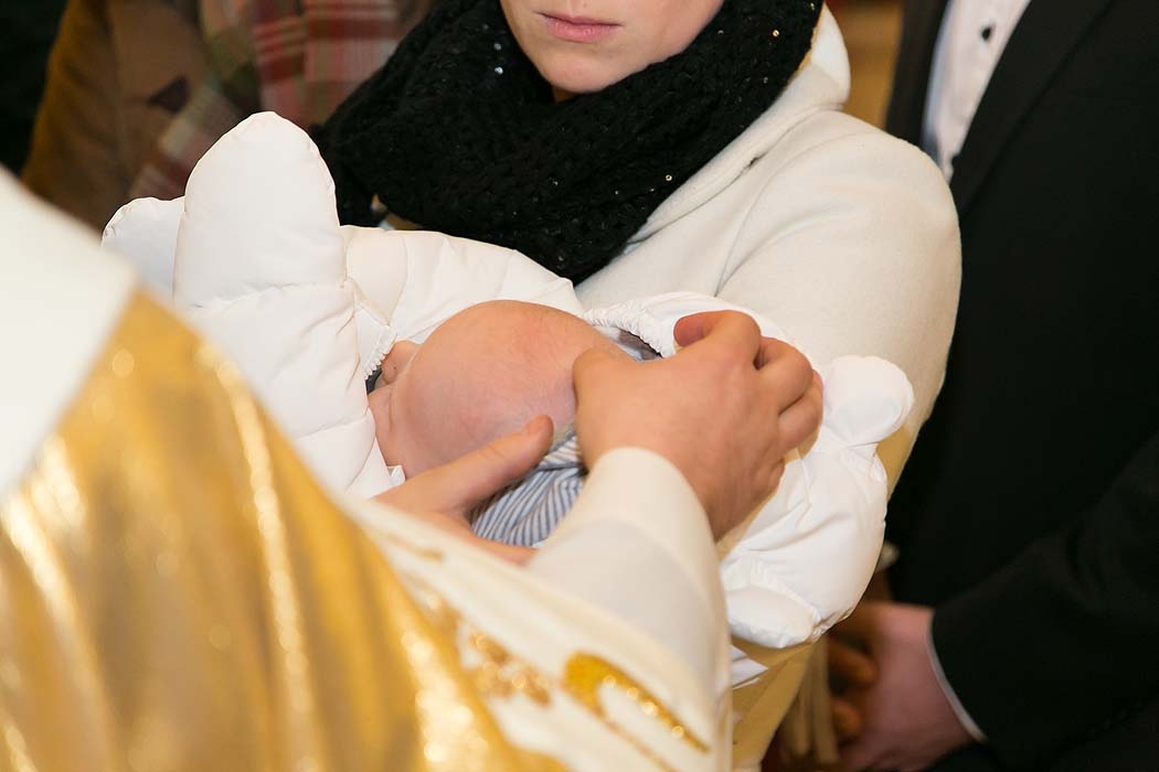 fotograf Koszalin,zdjęcia chrzest, chrzest w kościele,chrzciny