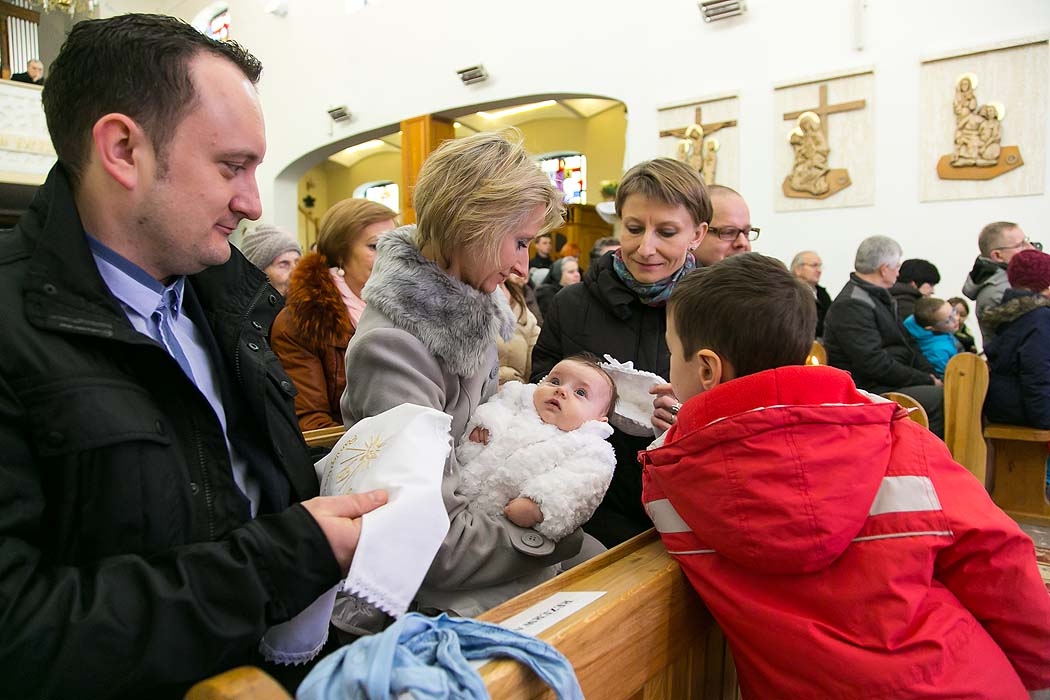 fotograf Koszalin,zdjęcia chrzest, chrzest w kościele,chrzciny