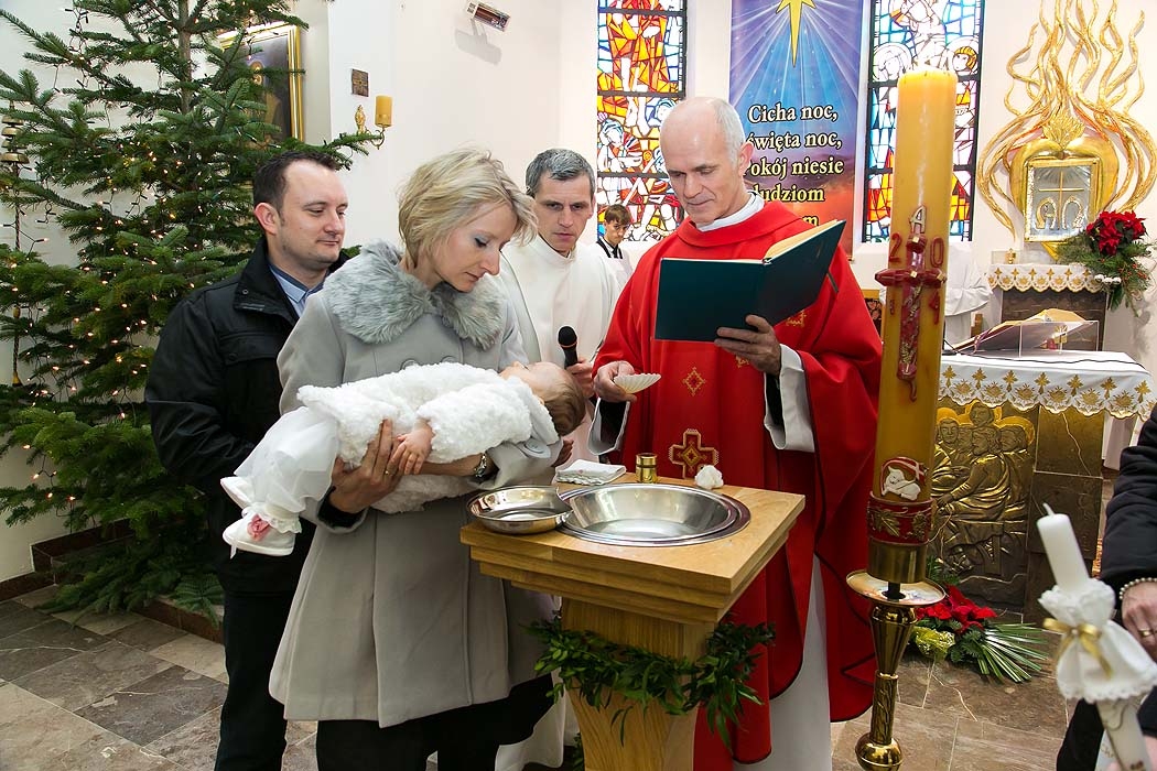 fotograf Koszalin,zdjęcia chrzest, chrzest w kościele,chrzciny