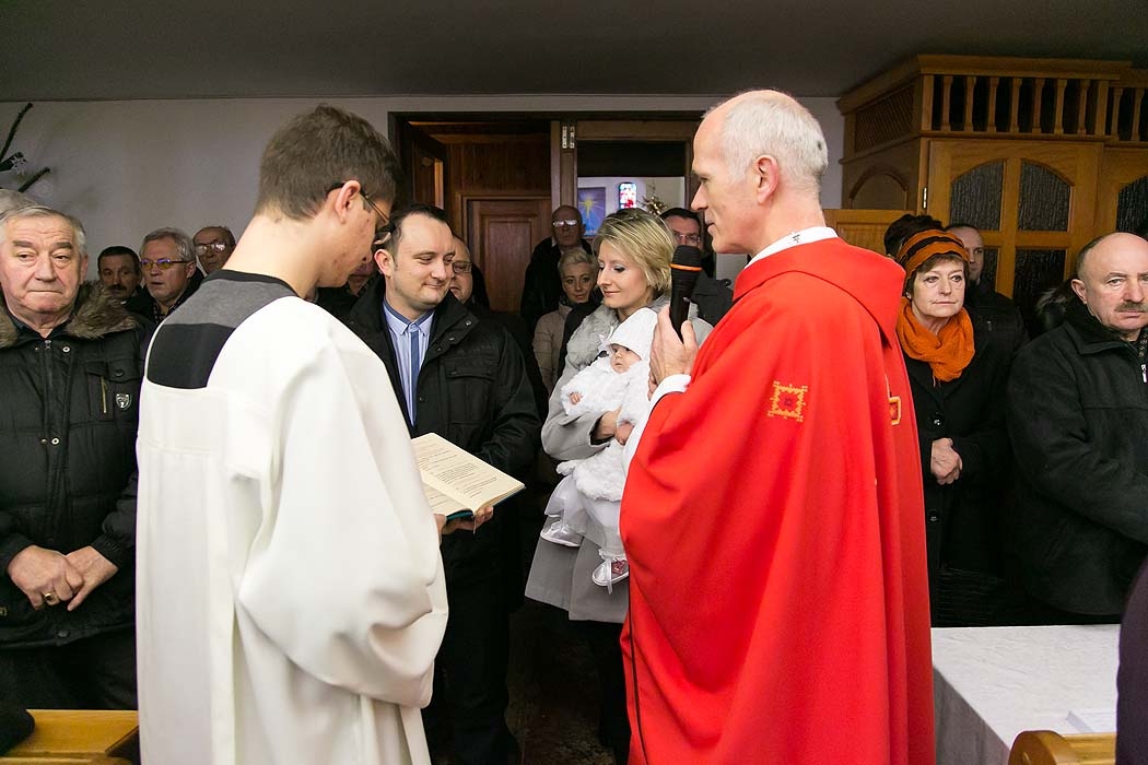 fotograf Koszalin,zdjęcia chrzest, chrzest w kościele,chrzciny