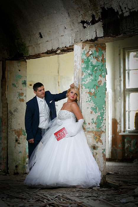 sesja pozowana ślubna, fotografia ślubna, sesje ślubne, fotograf ślub, sesja ślubna morze, fotograf wesele, fotoreportaż ślub, fotografia ślubna Koszalin, sesja ślubna w pałacu