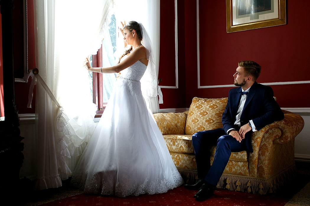 sesja pozowana ślubna, fotografia ślubna, sesje ślubne, fotograf ślub, sesja ślubna morze, fotograf wesele, fotoreportaż ślub, fotografia ślubna Koszalin, sesja ślubna w pałacu