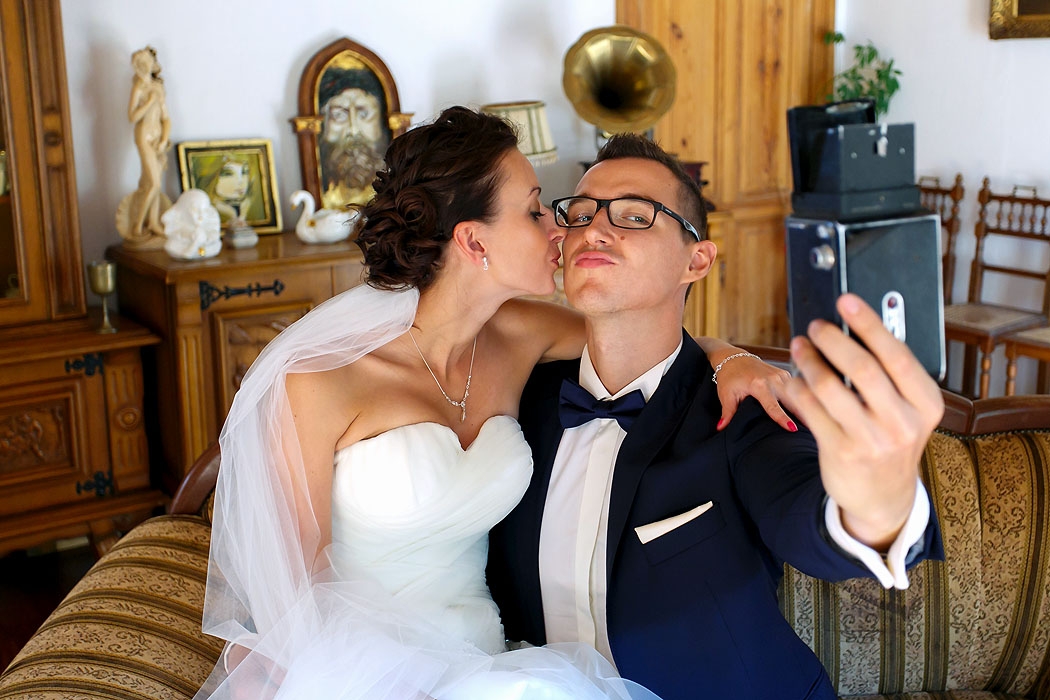 sesja pozowana ślubna, fotografia ślubna, sesje ślubne, fotograf ślub, sesja ślubna morze, fotograf wesele, fotoreportaż ślub, fotografia ślubna Koszalin, sesja ślubna w pałacu