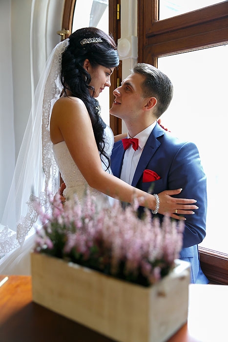 sesja pozowana ślubna, fotografia ślubna, sesje ślubne, fotograf ślub, sesja ślubna morze, fotograf wesele, fotoreportaż ślub, fotografia ślubna Koszalin, sesja ślubna w pałacu