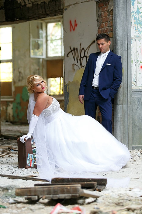 sesja pozowana ślubna, fotografia ślubna, sesje ślubne, fotograf ślub, sesja ślubna morze, fotograf wesele, fotoreportaż ślub, fotografia ślubna Koszalin, sesja ślubna w pałacu