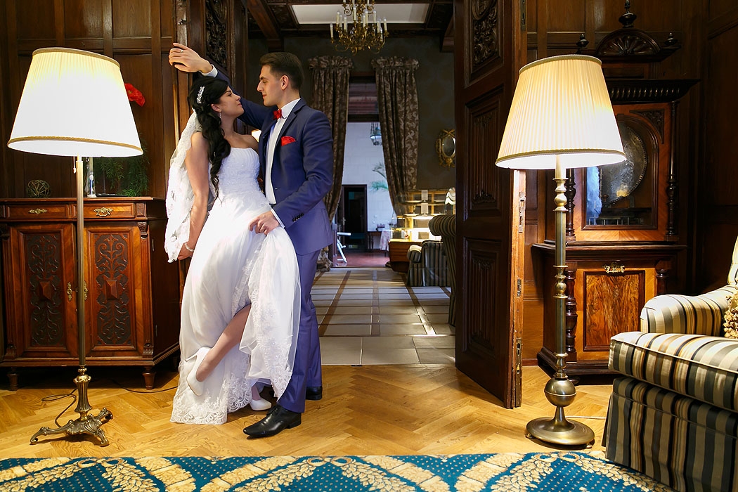 sesja pozowana ślubna, fotografia ślubna, sesje ślubne, fotograf ślub, sesja ślubna morze, fotograf wesele, fotoreportaż ślub, fotografia ślubna Koszalin, sesja ślubna w pałacu