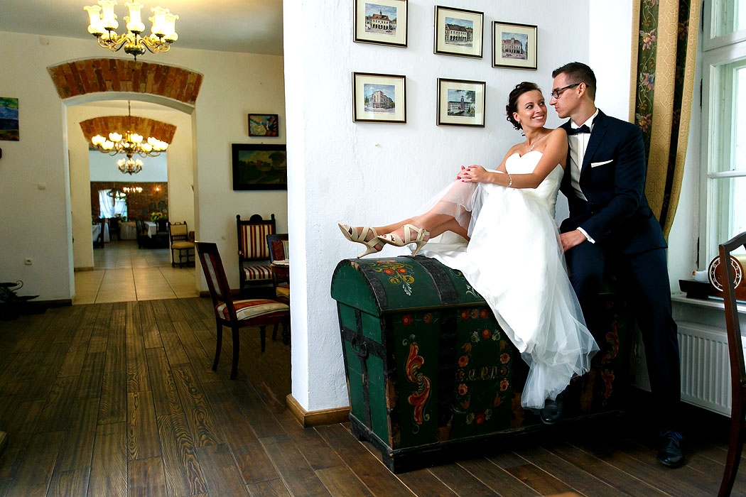 sesja pozowana ślubna, fotografia ślubna, sesje ślubne, fotograf ślub, sesja ślubna morze, fotograf wesele, fotoreportaż ślub, fotografia ślubna Koszalin, sesja ślubna w pałacu