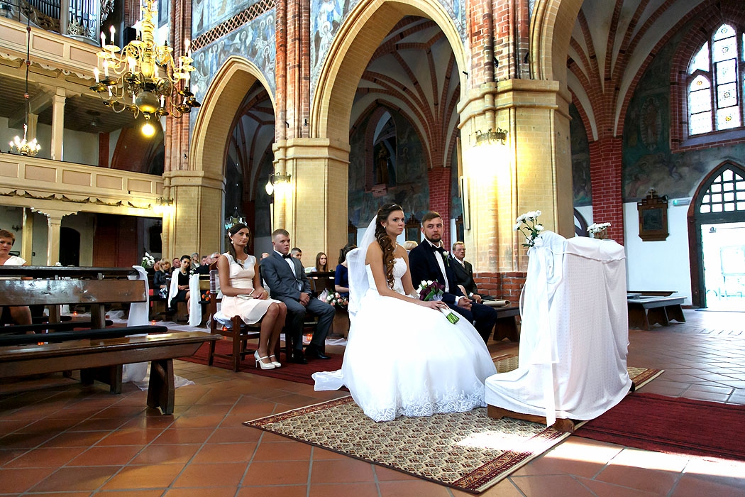 ślub, ceremonia zaślubin, fotograf Koszalin, FOTO i FILM HD, dobry fotograf, fotografia ślubna, fotograf Kołobrzeg, fotograf Szczecinek, fotograf na ślub, fotografowanie na ślubie, ceremonia w kościele