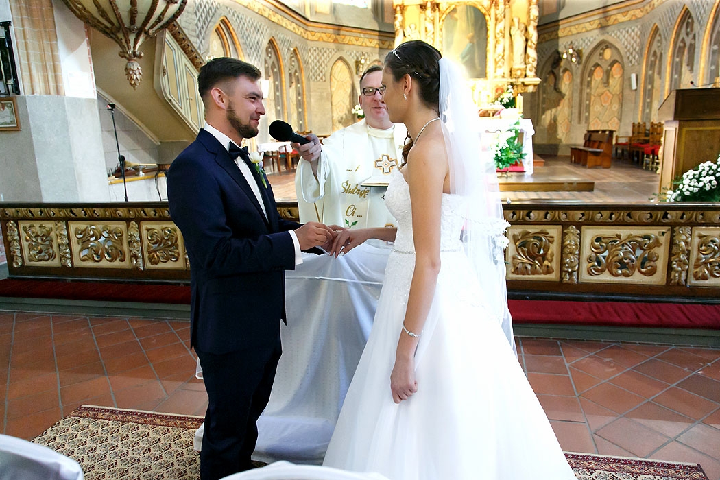 ślub, ceremonia zaślubin, fotograf Koszalin, FOTO i FILM HD, dobry fotograf, fotografia ślubna, fotograf Kołobrzeg, fotograf Szczecinek, fotograf na ślub, fotografowanie na ślubie, ceremonia w kościele