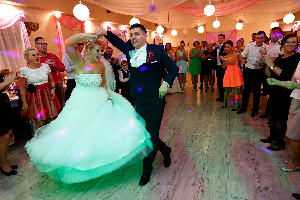 wesele, dobry fotograf na wesele, fotograf Koszalin, Kołobrzeg, Świdwin, Szczecinek, fotografia wesele, impreza weselna, sala weselna, przyjęcie weselne, profesjonalny fotograf wesele, dobre zdjęcia, zawodowiec, fotografia wesele Koszalin,