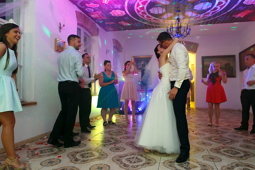 wesele, dobry fotograf na wesele, fotograf Koszalin, Kołobrzeg, Świdwin, Szczecinek, fotografia wesele, impreza weselna, sala weselna, przyjęcie weselne, profesjonalny fotograf wesele, dobre zdjęcia, zawodowiec, fotografia wesele Koszalin,