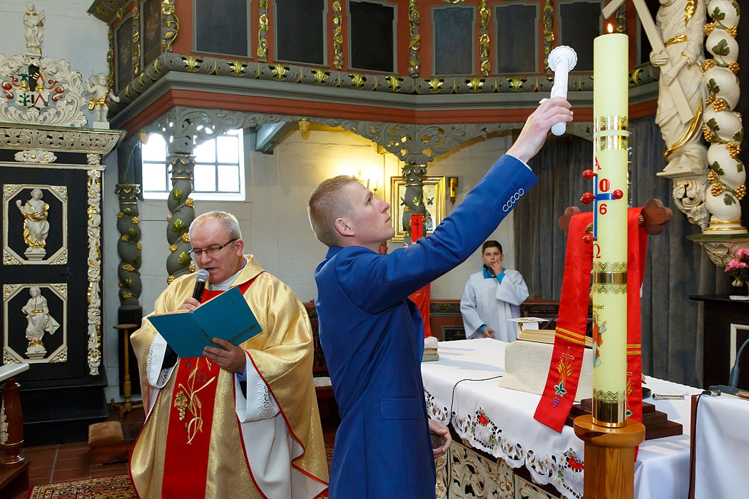 fotograf Koszalin,zdjęcia chrzest, chrzest w kościele,chrzciny
