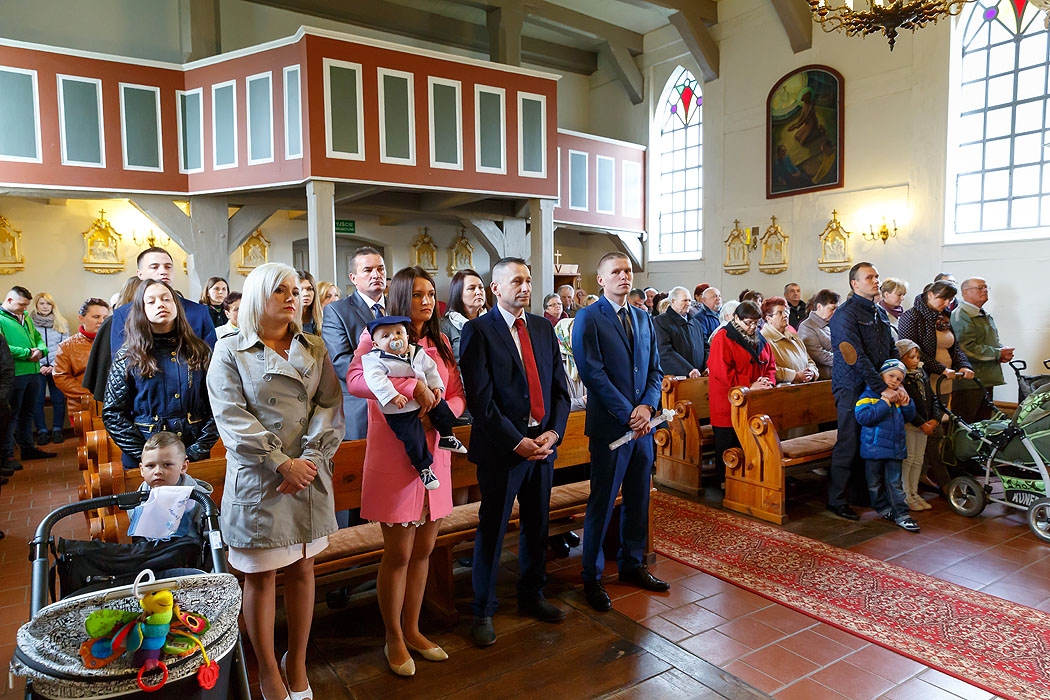 fotograf Koszalin,zdjęcia chrzest, chrzest w kościele,chrzciny