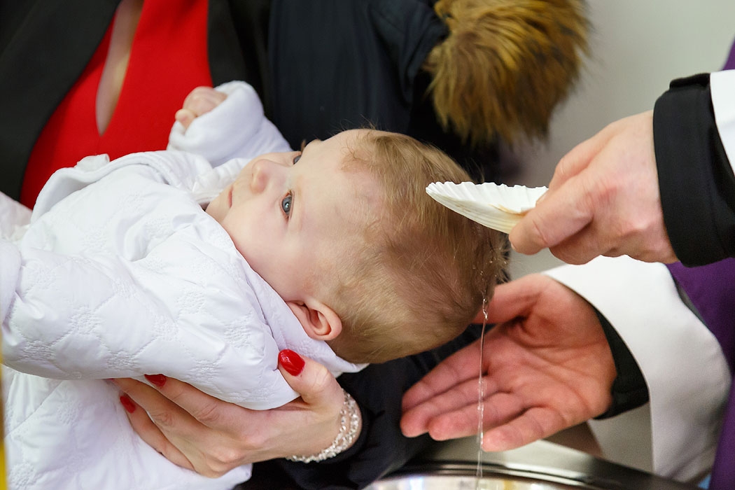 fotograf Koszalin,zdjęcia chrzest, chrzest w kościele,chrzciny