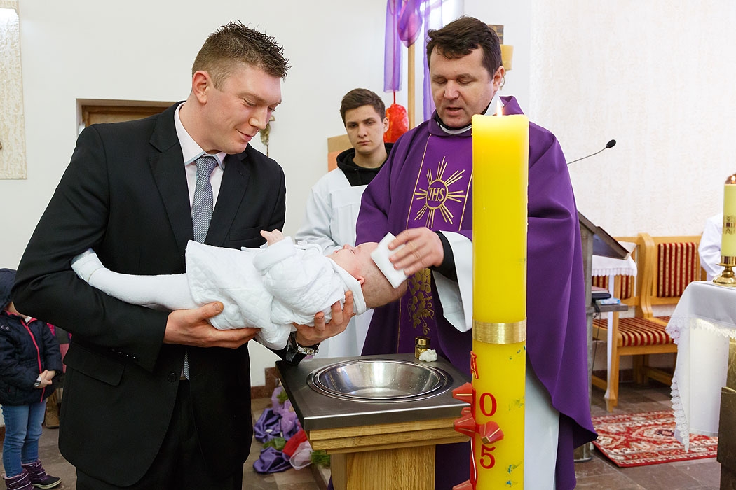 fotograf Koszalin,zdjęcia chrzest, chrzest w kościele,chrzciny