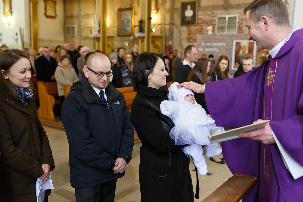 fotograf Koszalin,zdjęcia chrzest, chrzest w kościele,chrzciny