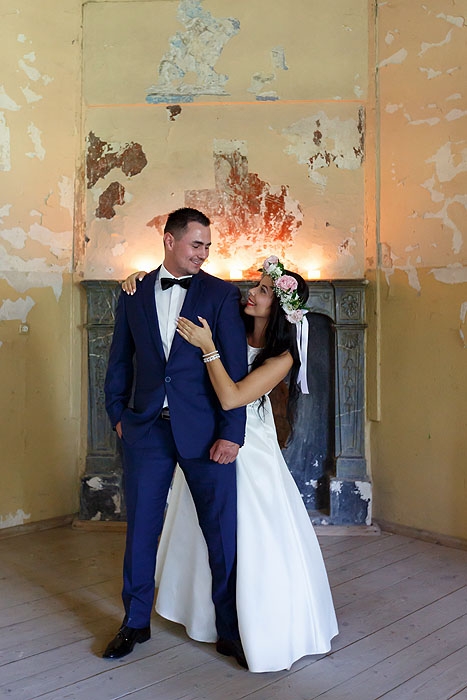 sesja pozowana ślubna, fotografia ślubna, sesje ślubne, fotograf ślub, sesja ślubna morze, fotograf wesele, fotoreportaż ślub, fotografia ślubna Koszalin, sesja ślubna w pałacu