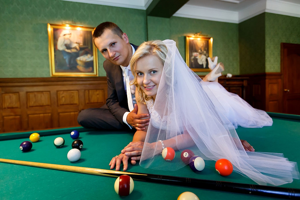 sesja pozowana ślubna, fotografia ślubna, sesje ślubne, fotograf ślub, sesja ślubna morze, fotograf wesele, fotoreportaż ślub, fotografia ślubna Koszalin, sesja ślubna w pałacu