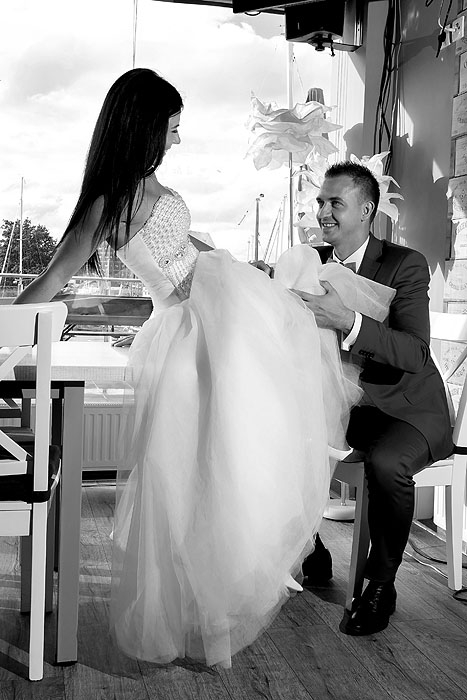 sesja pozowana ślubna, fotografia ślubna, sesje ślubne, fotograf ślub, sesja ślubna morze, fotograf wesele, fotoreportaż ślub, fotografia ślubna Koszalin, sesja ślubna w pałacu