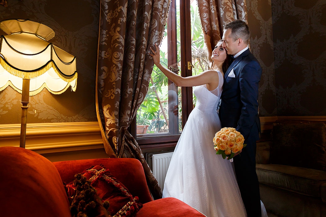 sesja pozowana ślubna, fotografia ślubna, sesje ślubne, fotograf ślub, sesja ślubna morze, fotograf wesele, fotoreportaż ślub, fotografia ślubna Koszalin, sesja ślubna w pałacu