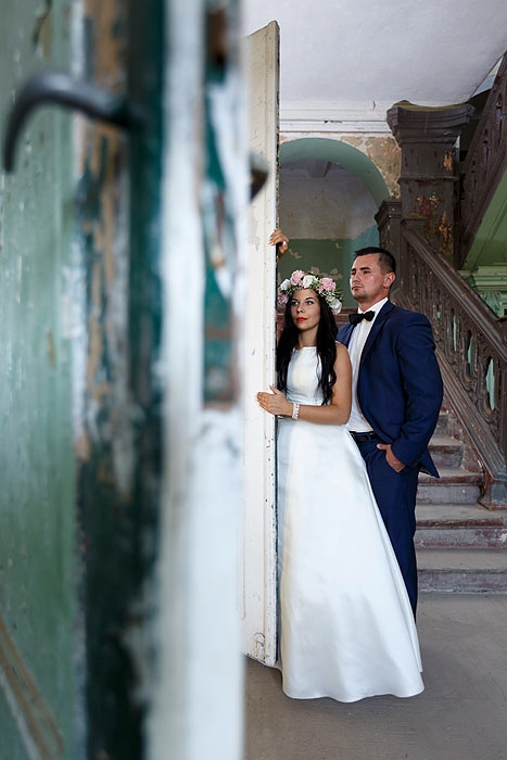 sesja pozowana ślubna, fotografia ślubna, sesje ślubne, fotograf ślub, sesja ślubna morze, fotograf wesele, fotoreportaż ślub, fotografia ślubna Koszalin, sesja ślubna w pałacu