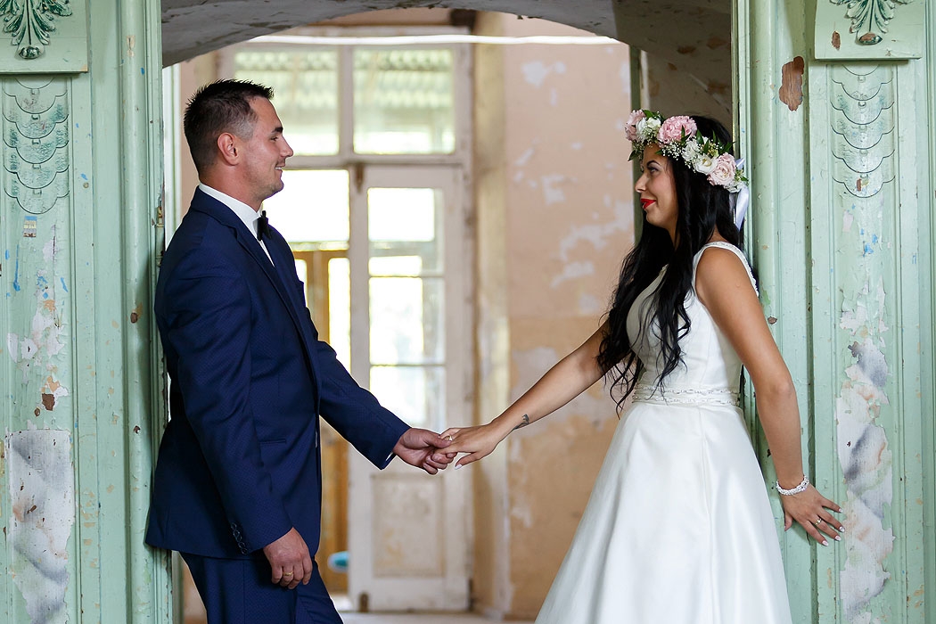 sesja pozowana ślubna, fotografia ślubna, sesje ślubne, fotograf ślub, sesja ślubna morze, fotograf wesele, fotoreportaż ślub, fotografia ślubna Koszalin, sesja ślubna w pałacu