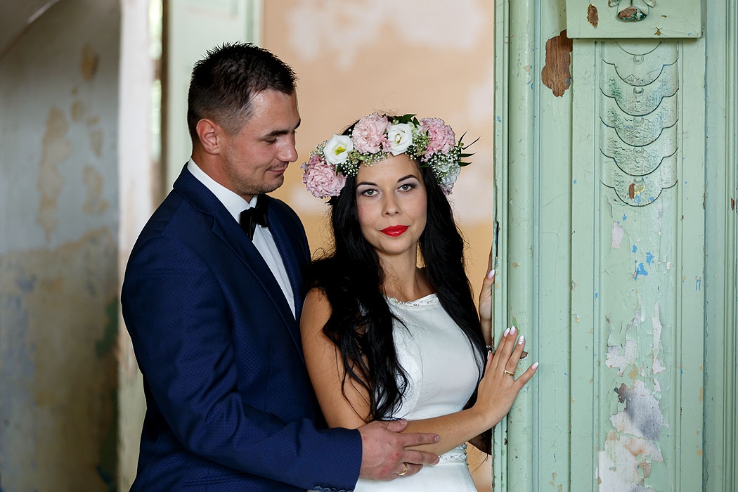 sesja pozowana ślubna, fotografia ślubna, sesje ślubne, fotograf ślub, sesja ślubna morze, fotograf wesele, fotoreportaż ślub, fotografia ślubna Koszalin, sesja ślubna w pałacu