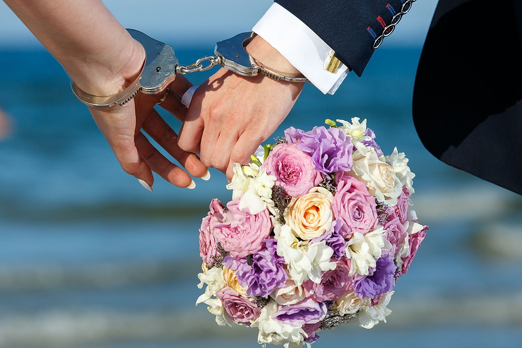 sesja ślubna nad morzem, fotografia ślubna, dobry fotograf, sesje ślubne, sesje w plenerze, fotograf Koszalin, fotograf ślubny Kołobrzeg, romantyczne sesje ślubne, zakochani, miłość, 