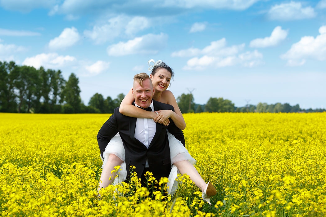 sesja ślubna nad morzem, fotografia ślubna, dobry fotograf, sesje ślubne, sesje w plenerze, fotograf Koszalin, fotograf ślubny Kołobrzeg, romantyczne sesje ślubne, zakochani, miłość, 