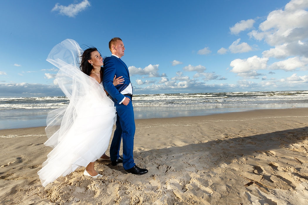 sesja ślubna nad morzem, fotografia ślubna, dobry fotograf, sesje ślubne, sesje w plenerze, fotograf Koszalin, fotograf ślubny Kołobrzeg, romantyczne sesje ślubne, zakochani, miłość, 