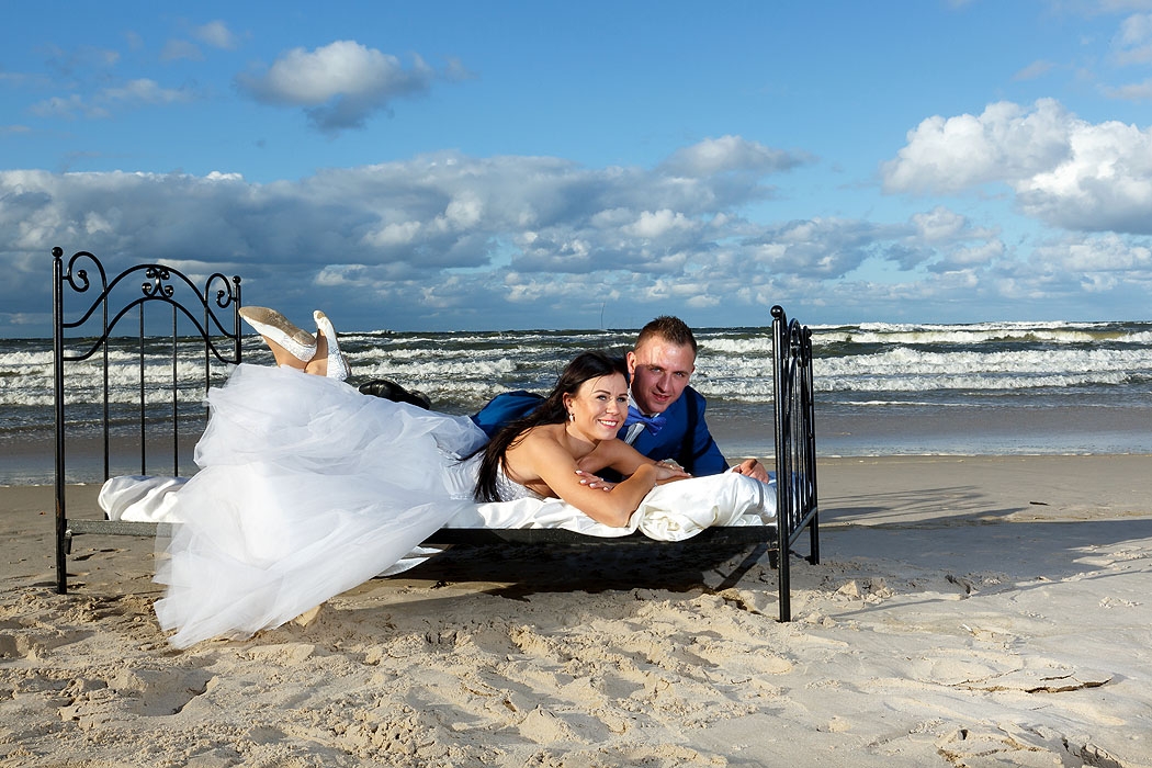 sesja ślubna nad morzem, fotografia ślubna, dobry fotograf, sesje ślubne, sesje w plenerze, fotograf Koszalin, fotograf ślubny Kołobrzeg, romantyczne sesje ślubne, zakochani, miłość, 