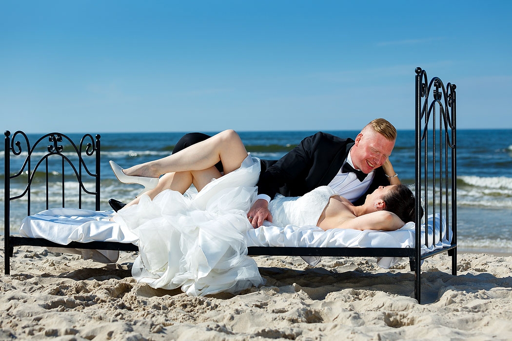 sesja ślubna nad morzem, fotografia ślubna, dobry fotograf, sesje ślubne, sesje w plenerze, fotograf Koszalin, fotograf ślubny Kołobrzeg, romantyczne sesje ślubne, zakochani, miłość, 