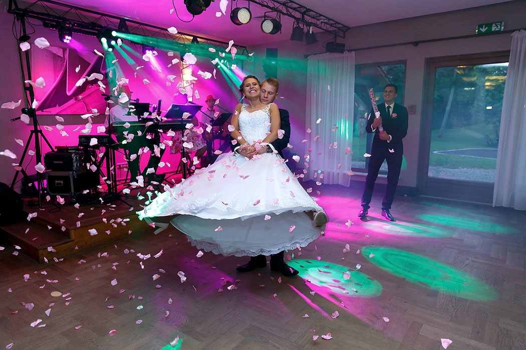 wesele, dobry fotograf na wesele, fotograf Koszalin, Kołobrzeg, Świdwin, Szczecinek, fotografia wesele, impreza weselna, sala weselna, przyjęcie weselne, profesjonalny fotograf wesele, dobre zdjęcia, zawodowiec, fotografia wesele Koszalin,