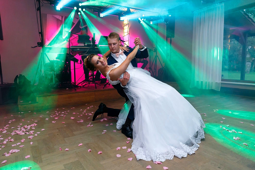 wesele, dobry fotograf na wesele, fotograf Koszalin, Kołobrzeg, Świdwin, Szczecinek, fotografia wesele, impreza weselna, sala weselna, przyjęcie weselne, profesjonalny fotograf wesele, dobre zdjęcia, zawodowiec, fotografia wesele Koszalin,