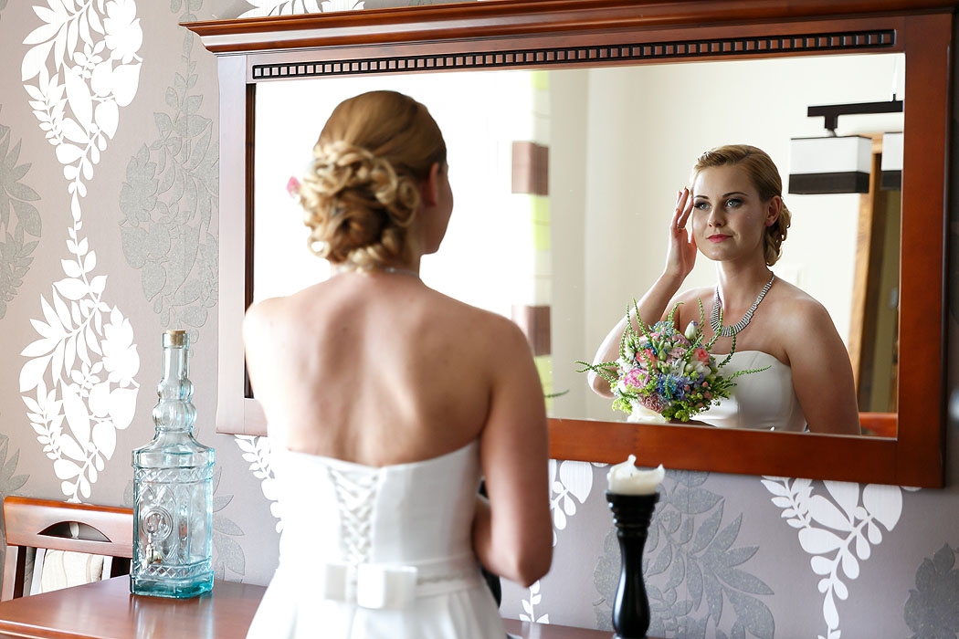 fotograf Kołobrzeg, fotografia ślubna, zdjęcia ślubne, zdjęcia z przygotowań, przygotowania do ślubu, makijaż ślubny